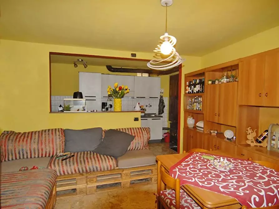 Immagine 7 di Casa trifamiliare in vendita  a Barolo