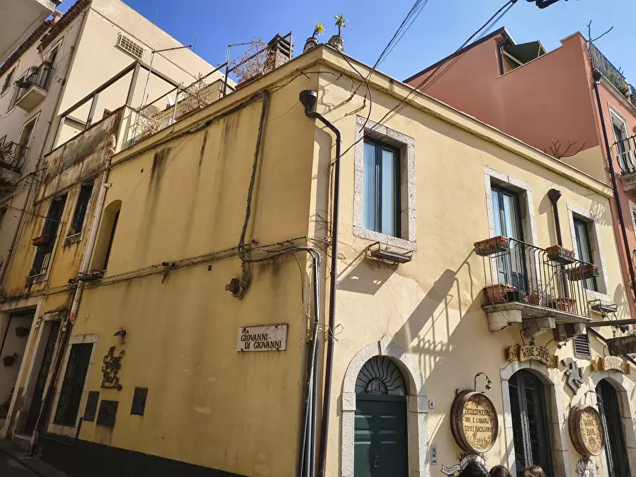 Immagine 1 di Casa trifamiliare in affitto  in Via Giovanni di Giovanni, 54 a Taormina