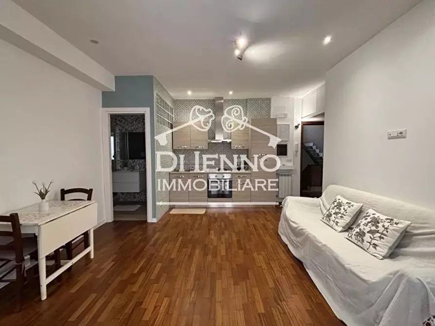 Immagine 5 di Casa trifamiliare in vendita  in Via del Trullo a Roma