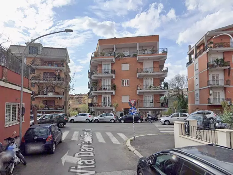 Immagine 4 di Casa trifamiliare in vendita  in Via Daniello Bartoli a Roma