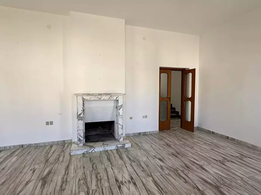 Immagine 8 di Casa trifamiliare in vendita  in Viale della Repubblica, 34 a Altomonte