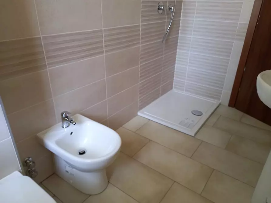 Immagine 38 di Casa trifamiliare in affitto  in Via Monferrato a Milano