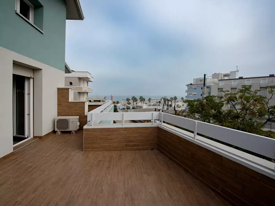 Immagine 39 di Casa trifamiliare in vendita  a Cattolica