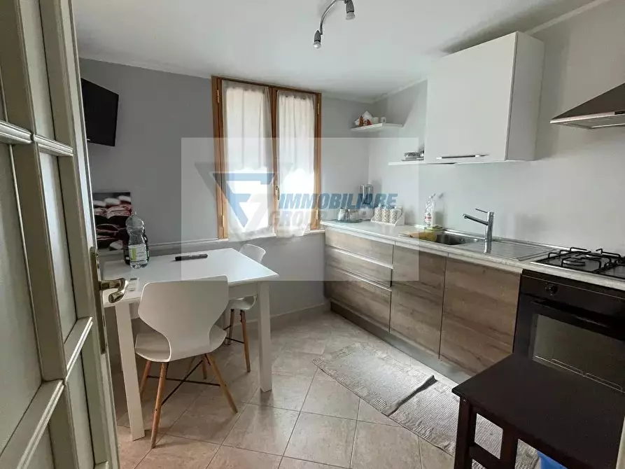 Immagine 2 di Casa trifamiliare in affitto  in Piazza Paolo Bonanno a Siracusa