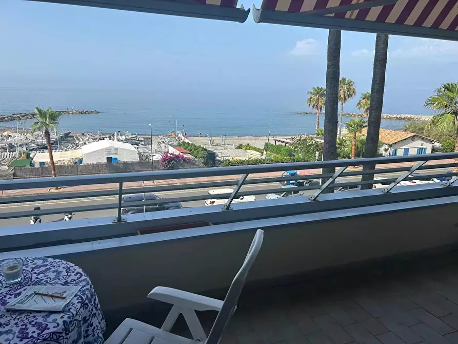 Immagine 1 di Casa trifamiliare in affitto  in Lungomare Varaldo, 67 a Ventimiglia