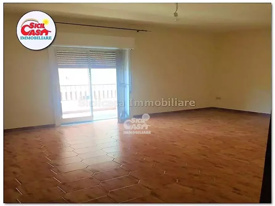 Immagine 2 di Casa trifamiliare in vendita  a Marsala