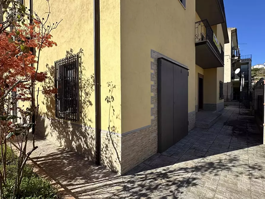 Immagine 26 di Casa trifamiliare in vendita  in Viale della Repubblica, 34 a Altomonte