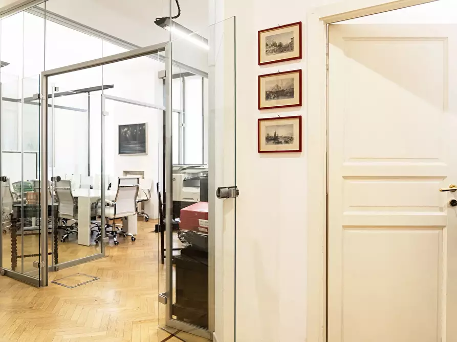 Immagine 4 di Castello in affitto  in Via Spadari a Milano