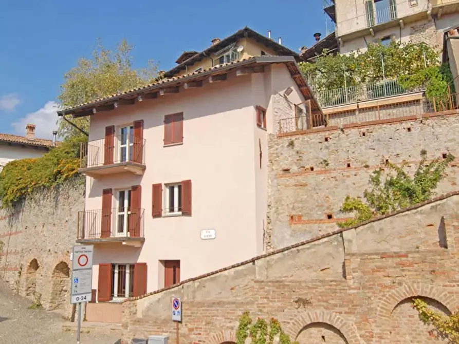 Immagine 22 di Casa trifamiliare in vendita  a Monforte D'alba