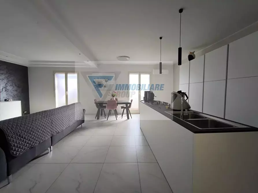 Immagine 6 di Casa trifamiliare in vendita  in Via Ippolito Nievo a Siracusa