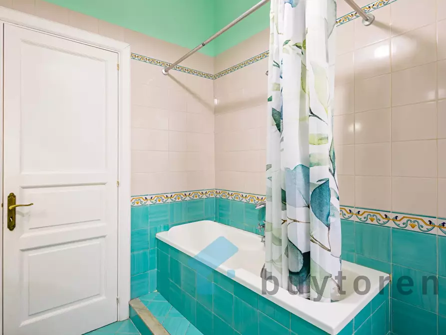 Immagine 46 di Casa trifamiliare in vendita  in Piazzetta Rosario di Palazzo, 10. a Napoli