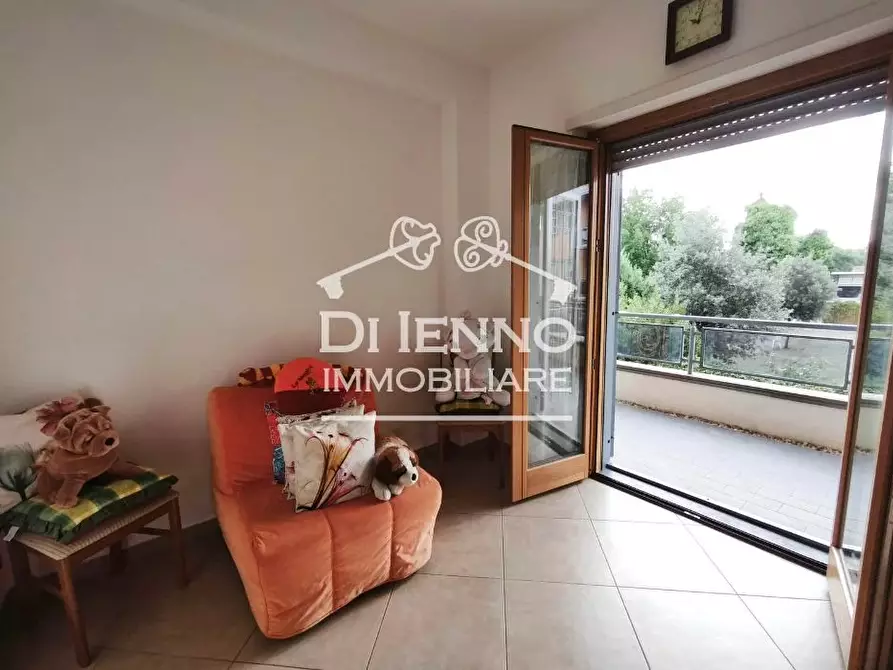 Immagine 4 di Casa trifamiliare in vendita  in Largo Ines Bedeschi a Roma