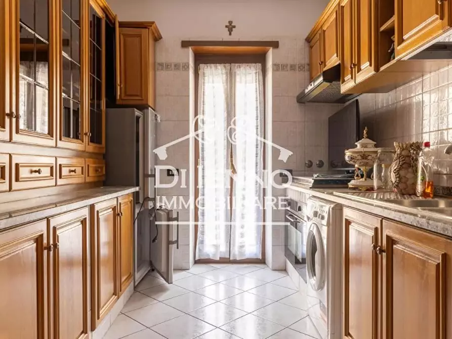 Immagine 12 di Casa trifamiliare in vendita  in Via Cairano a Roma