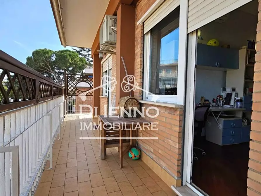 Immagine 3 di Casa trifamiliare in vendita  in Via Teresa Gnoli a Roma