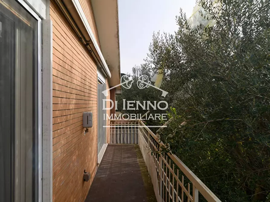 Immagine 27 di Casa trifamiliare in vendita  in Via Riserva del Bagno, 10 a Roma
