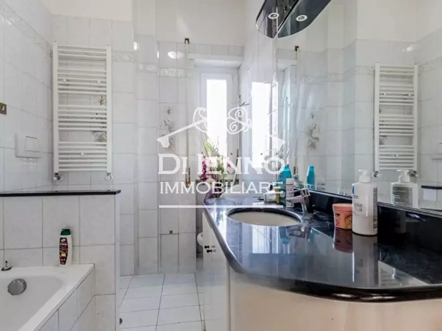 Immagine 16 di Casa trifamiliare in vendita  in Via della Rustica a Roma