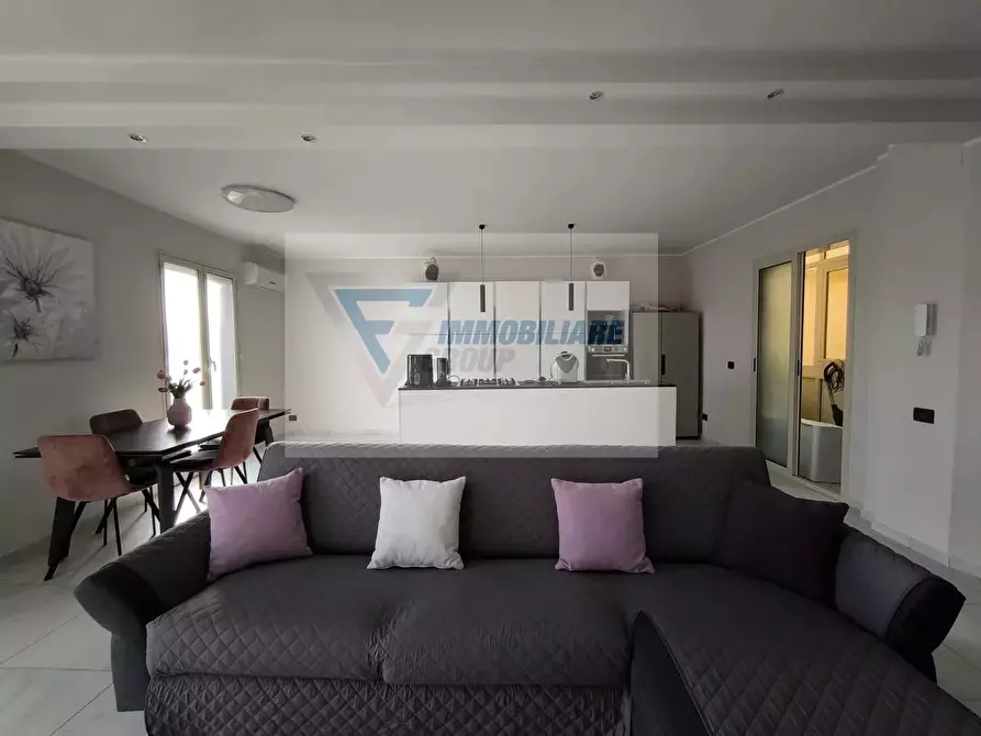 Immagine 8 di Casa trifamiliare in vendita  in Via Ippolito Nievo a Siracusa