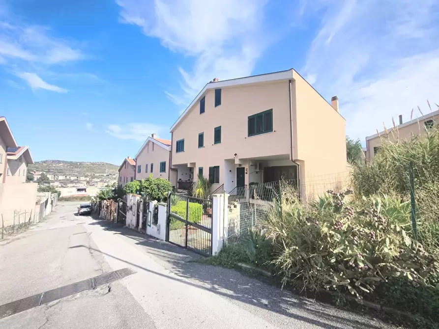 Immagine 4 di Casa trifamiliare in vendita  in Via delle Mimose, 9 a Messina