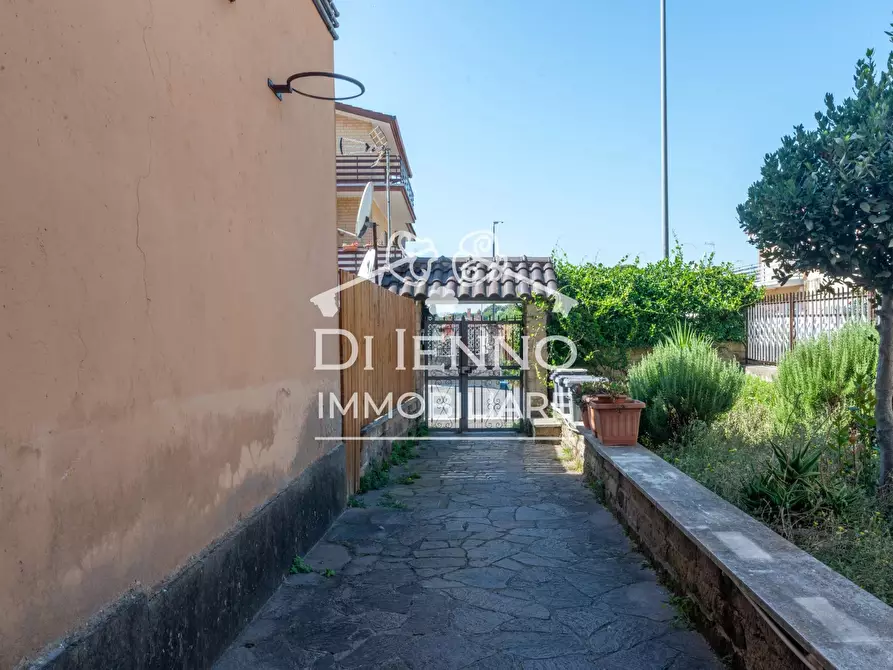 Immagine 34 di Casa trifamiliare in vendita  in Via Siziano a Roma