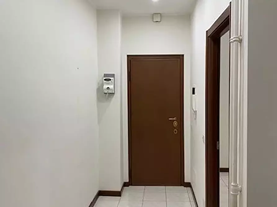 Immagine 1 di Casa trifamiliare in affitto  a Milano