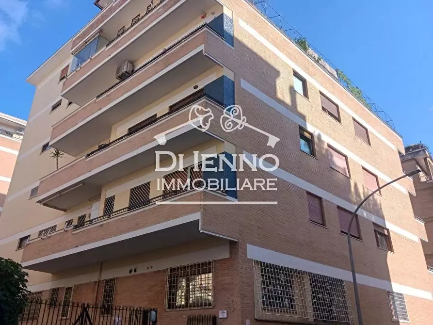 Immagine 6 di Casa trifamiliare in vendita  in Via Achille Loria a Roma