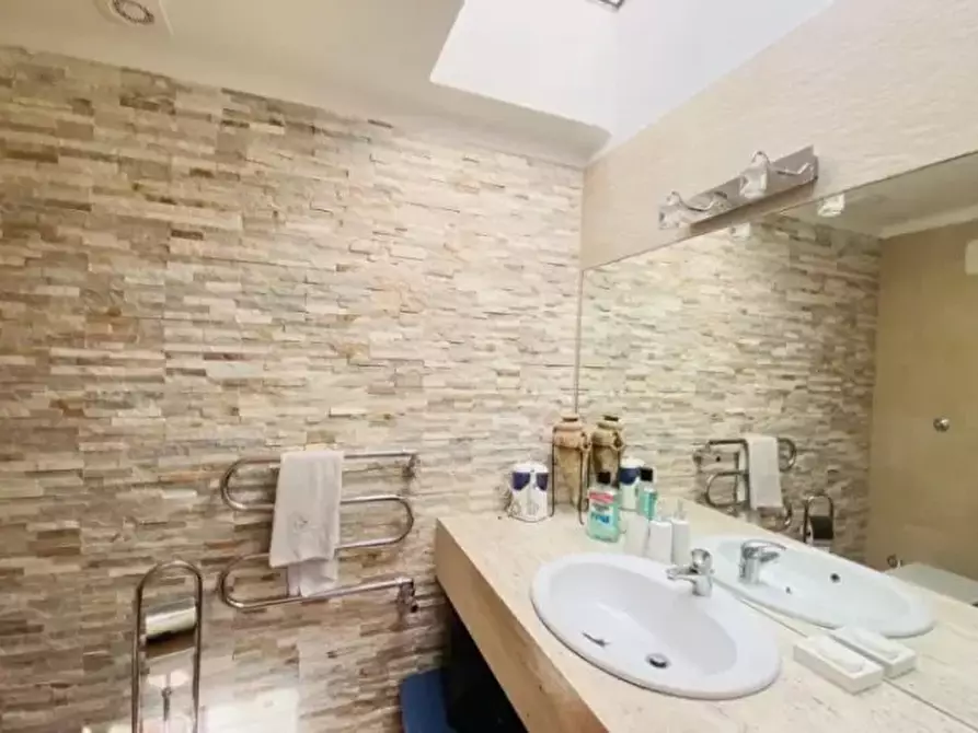 Immagine 14 di Casa trifamiliare in affitto  a Roma