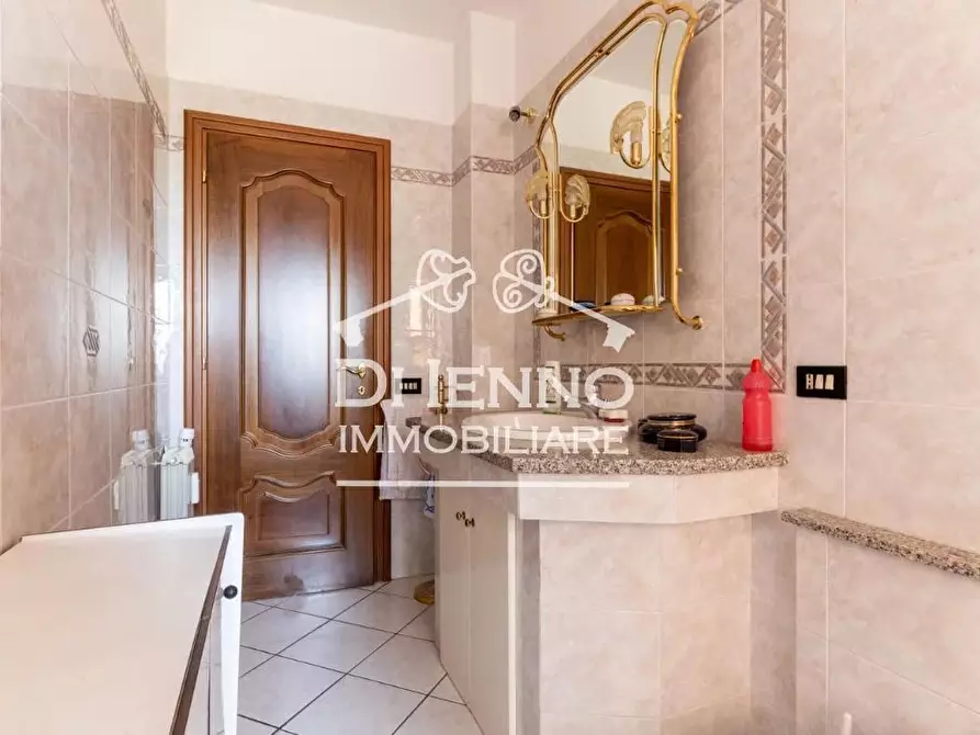 Immagine 24 di Casa trifamiliare in vendita  in Via Cairano a Roma