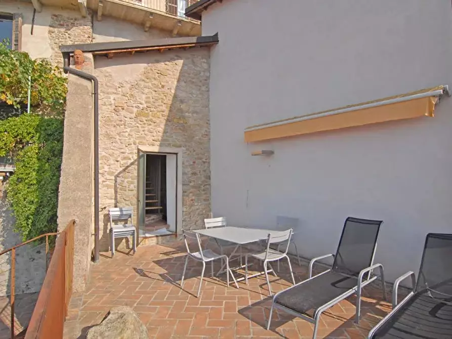 Immagine 9 di Casa trifamiliare in vendita  a Monforte D'alba