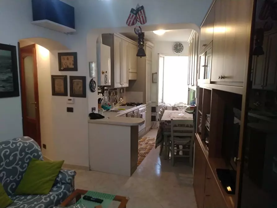 Immagine 4 di Casa trifamiliare in vendita  in Piazza Rocchetta, 15 a Ventimiglia