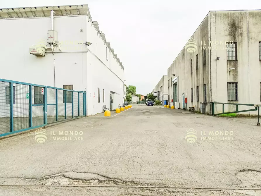 Immagine 1 di Casa bifamiliare in vendita  in Via Delle Industrie, 9. a Cerro Al Lambro