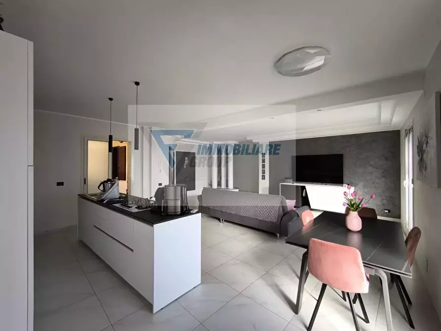 Immagine 5 di Casa trifamiliare in vendita  in Via Ippolito Nievo a Siracusa