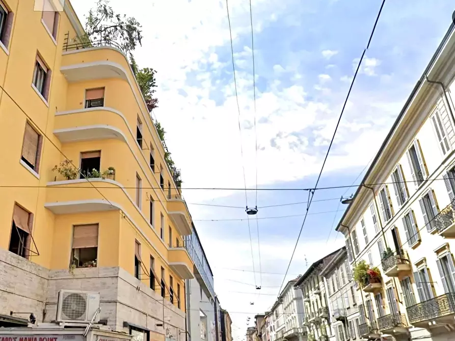 Immagine 1 di Casa trifamiliare in vendita  in Corso San Gottardo a Milano