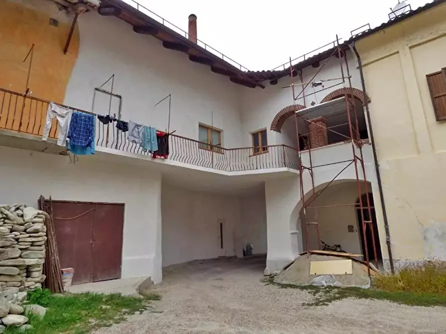 Immagine 2 di Casa trifamiliare in vendita  a Dogliani