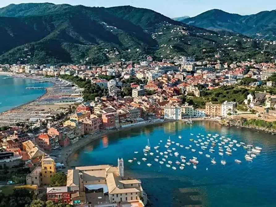 Immagine 1 di Casa trifamiliare in vendita  a Sestri Levante