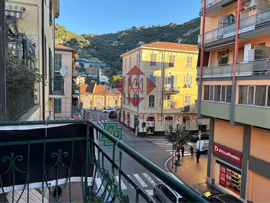 Immagine 1 di Casa trifamiliare in vendita  in Via Ernesto Chiappori, 8 a Ventimiglia