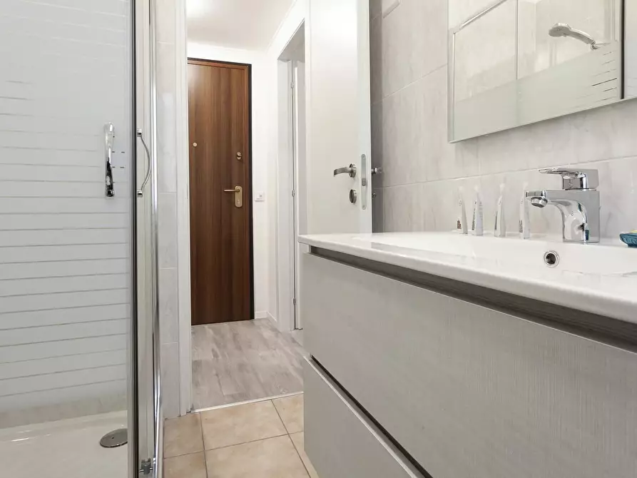 Immagine 13 di Casa trifamiliare in affitto  a Milano