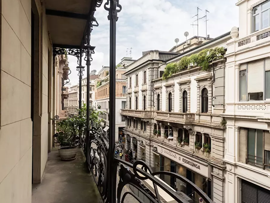 Immagine 19 di Castello in affitto  in Via Spadari a Milano
