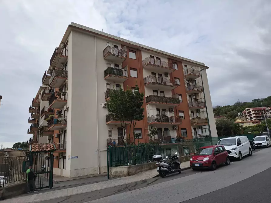 Immagine 1 di Casa trifamiliare in affitto  a Messina