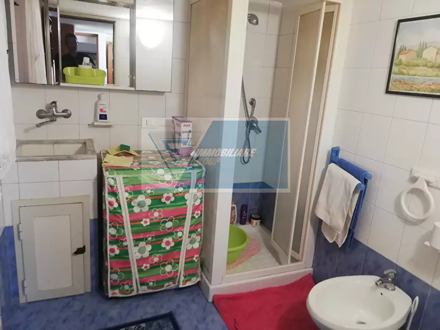 Immagine 10 di Casa trifamiliare in affitto  in Via Verona a Buccheri