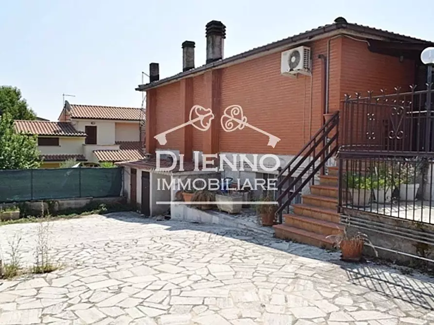 Immagine 17 di Casa trifamiliare in vendita  a Rignano Flaminio