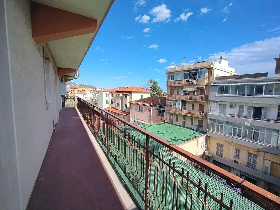 Immagine 2 di Casa trifamiliare in vendita  in Via Luigi Isnardi, 6 a Ventimiglia