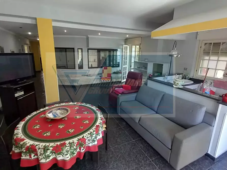 Immagine 4 di Casa trifamiliare in vendita  in Via Cassaro, 11 a Siracusa