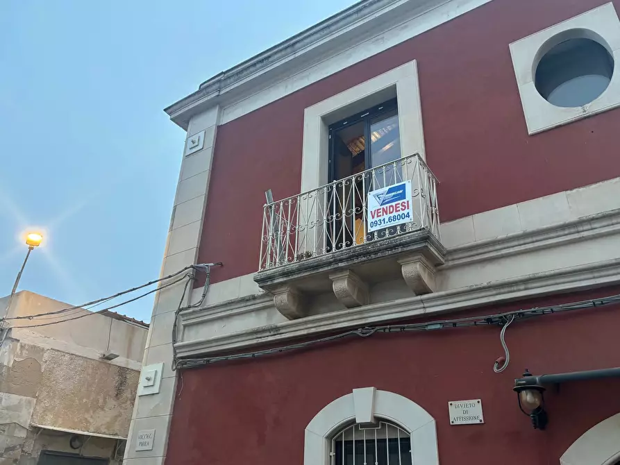 Immagine 1 di Casa trifamiliare in affitto  in Via Molo a Siracusa