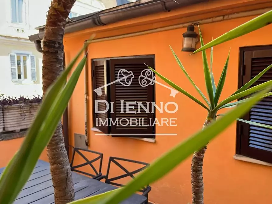 Immagine 20 di Casa trifamiliare in affitto  in Via della Polveriera a Roma