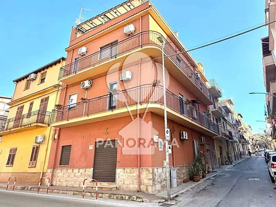 Immagine 1 di Casa trifamiliare in vendita  in Via Duca D'Aosta a Balestrate