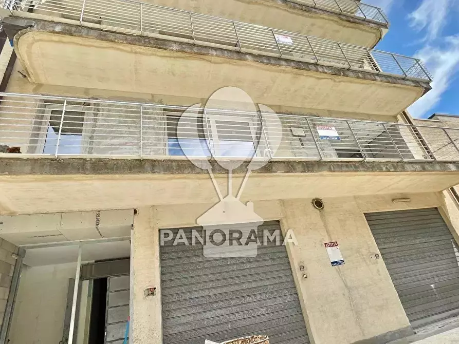 Immagine 28 di Casa trifamiliare in vendita  in via pertini a Alcamo