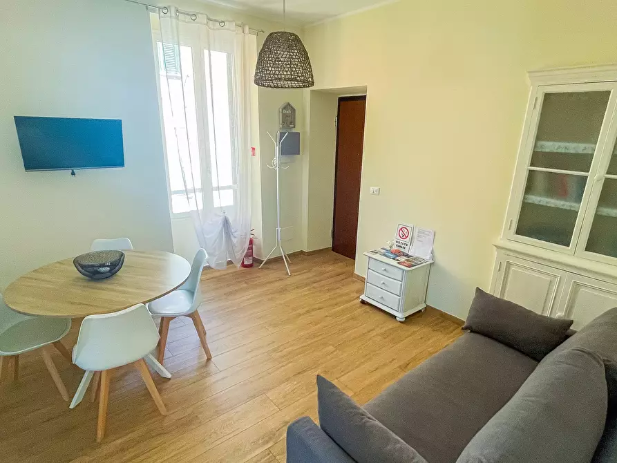 Immagine 3 di Casa trifamiliare in vendita  in Via della Pace, 33 a Ventimiglia