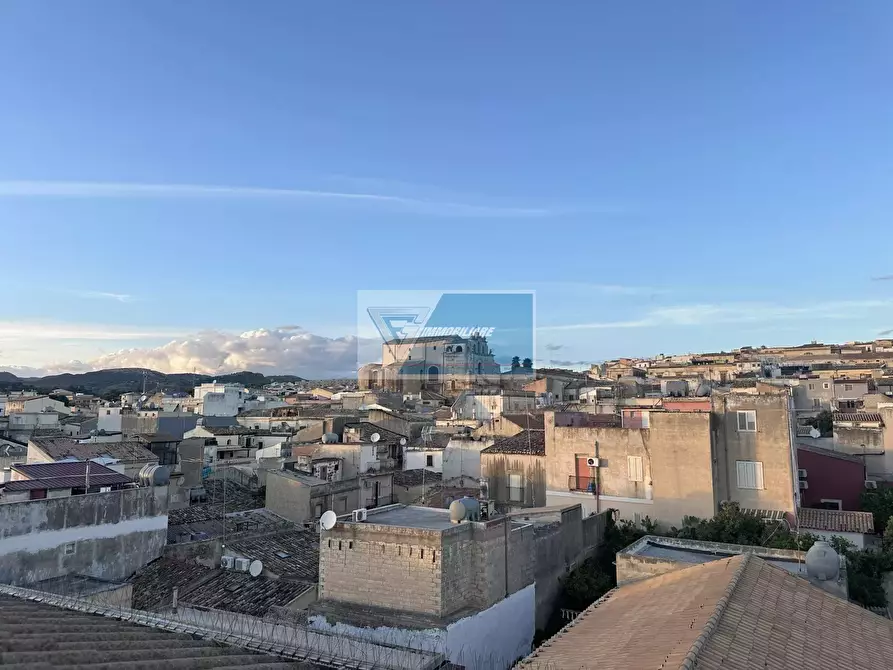Immagine 4 di Casa trifamiliare in vendita  in Via Roma a Noto