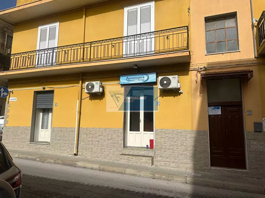 Immagine 2 di Casa trifamiliare in vendita  a Buccheri