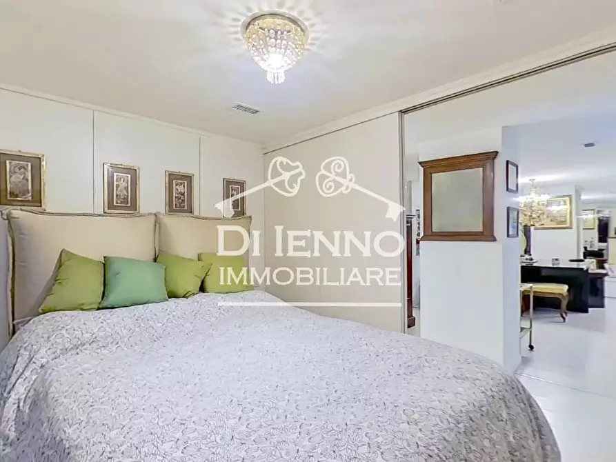 Immagine 30 di Casa trifamiliare in vendita  in Via dei Colli della Farnesina a Roma